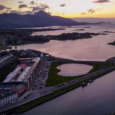 Family Fun Or Besties Getaway Сasa de vacaciones Westport